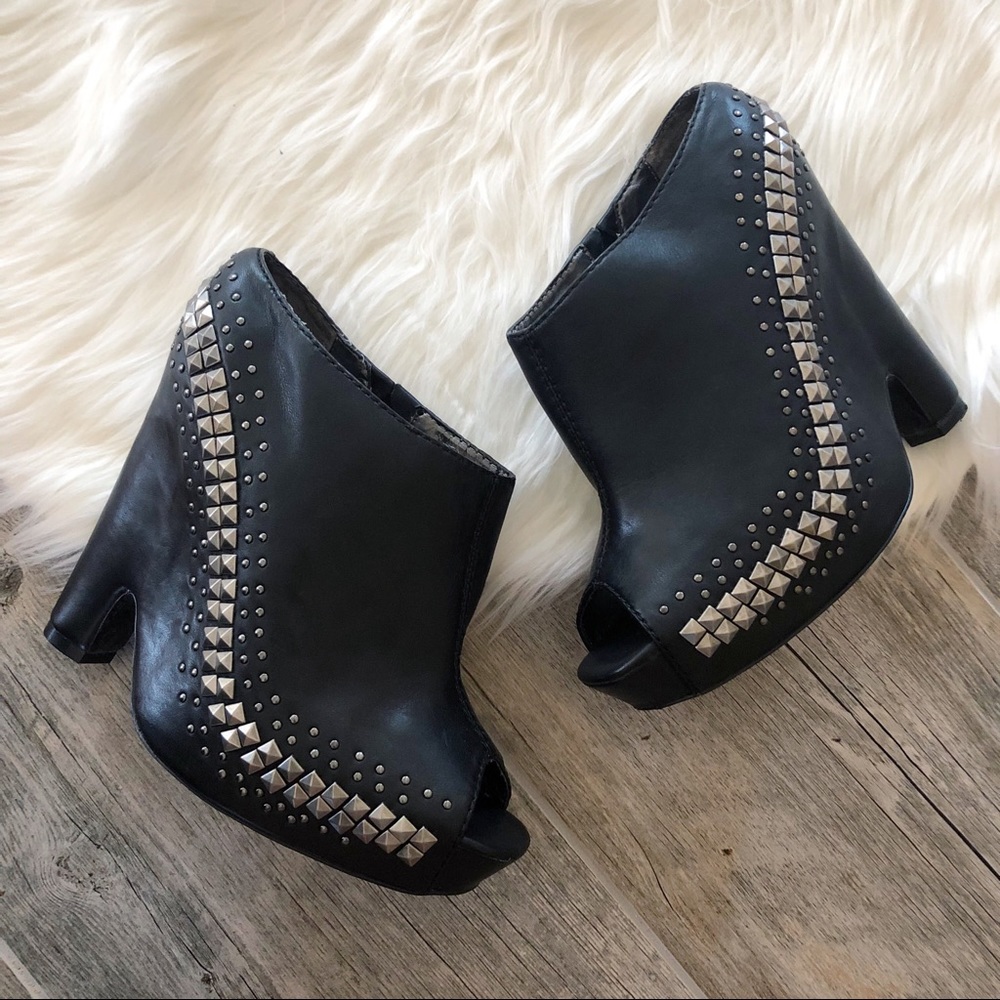 SAM EDELMAN Black Wedge Mule **Mismatched size**